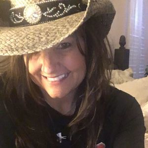 Meet your Posher, Lorie